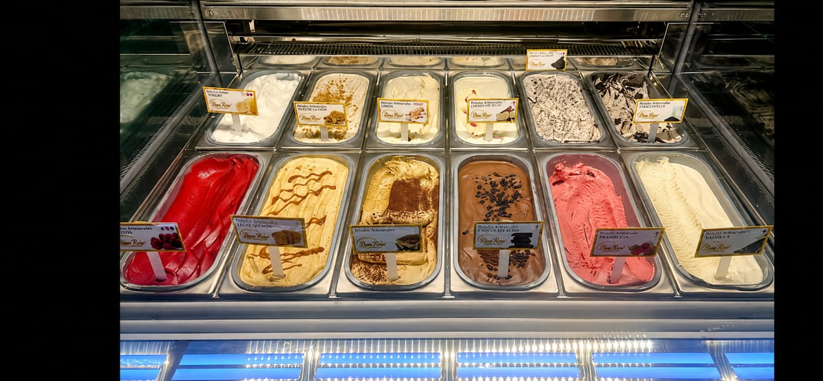A full gelato bar at a pizza place
