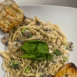 Stuft's Fettuccine Alfredo