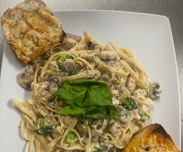 Stuft's Fettuccine Alfredo.